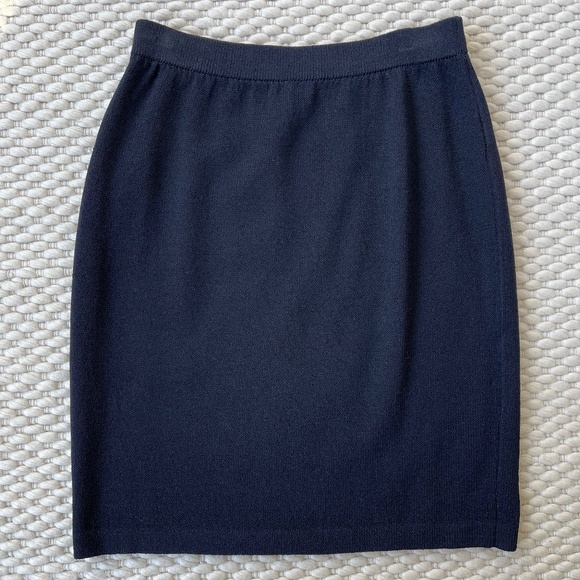 St. John Basics Santana Knit Elastic Waist Black Pencil Skirt Womens 6 EUC - Picture 2 of 5